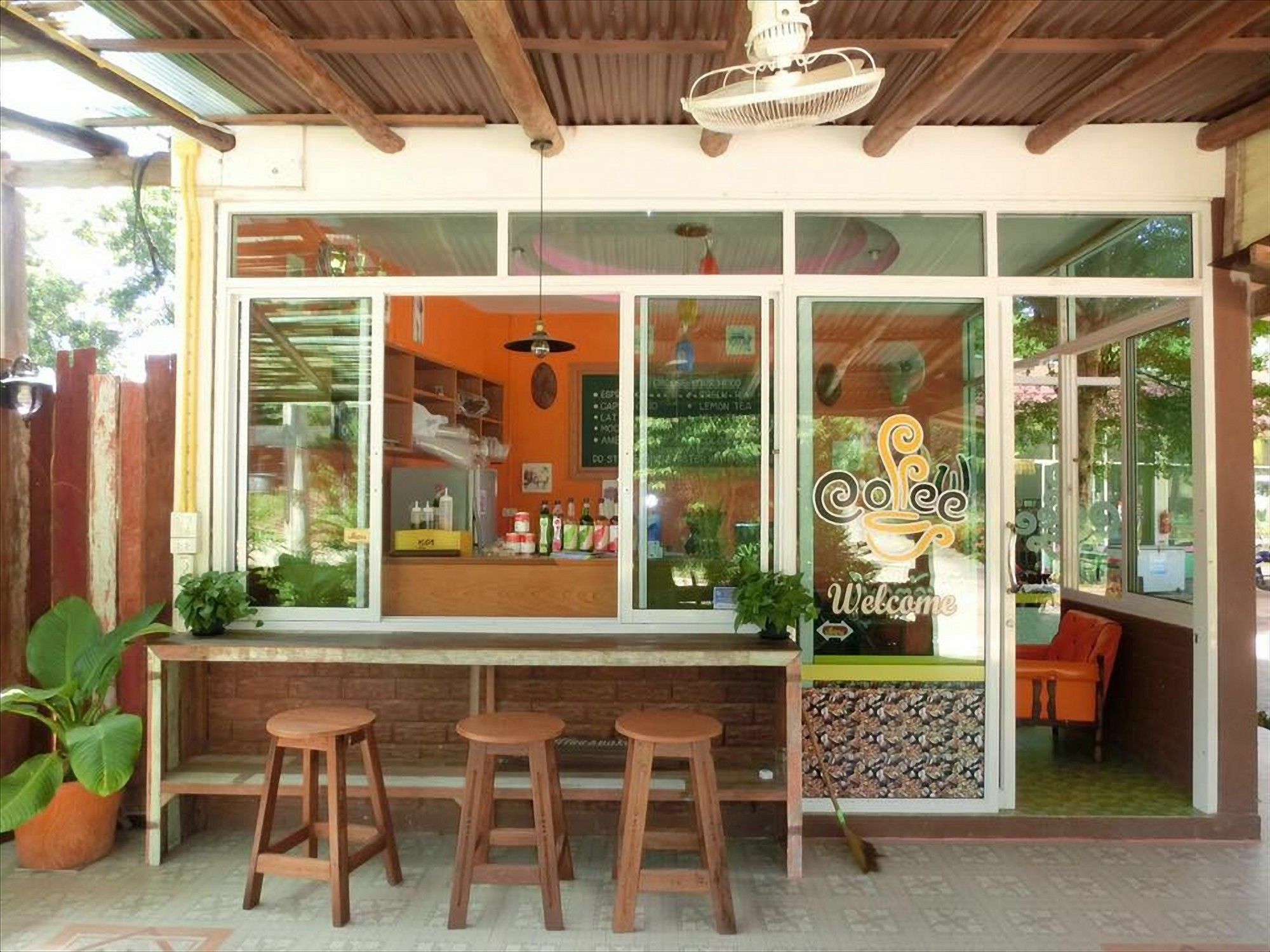 Ban Aowthai Ko Kut Bagian luar foto