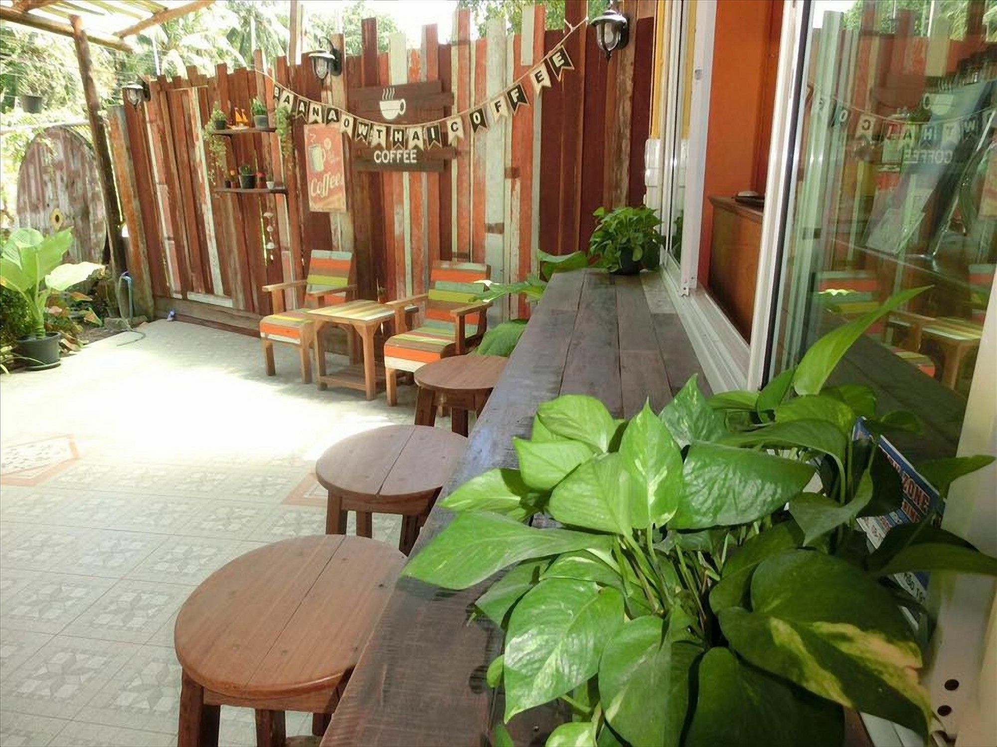Ban Aowthai Ko Kut Bagian luar foto