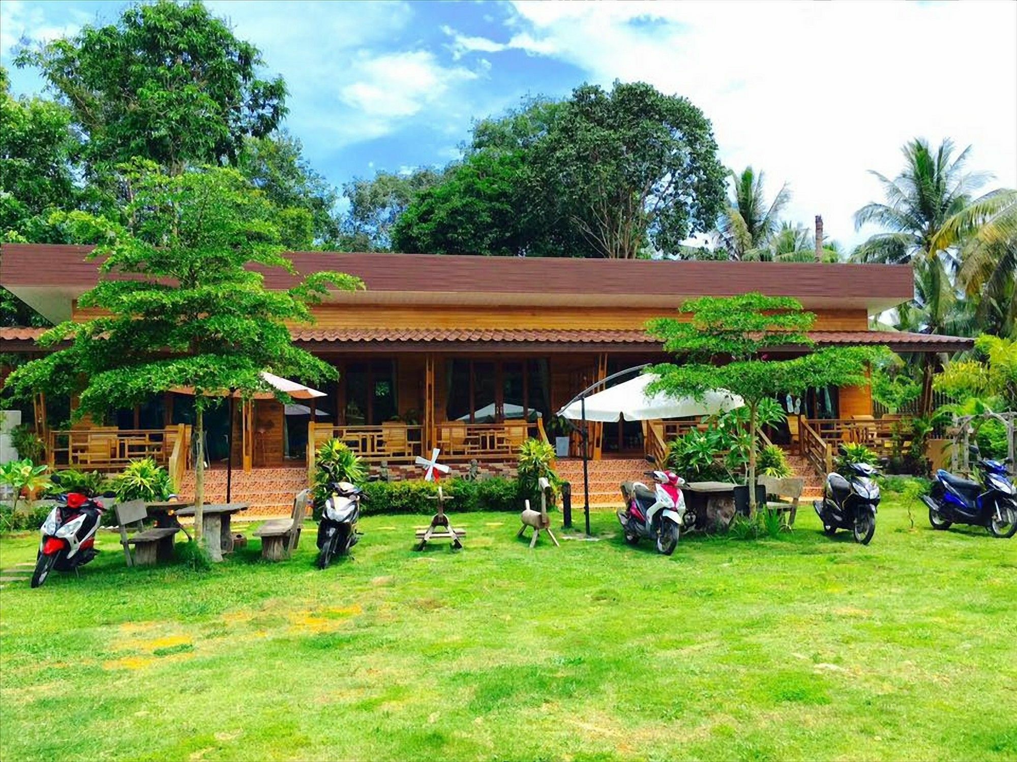 Ban Aowthai Ko Kut Bagian luar foto